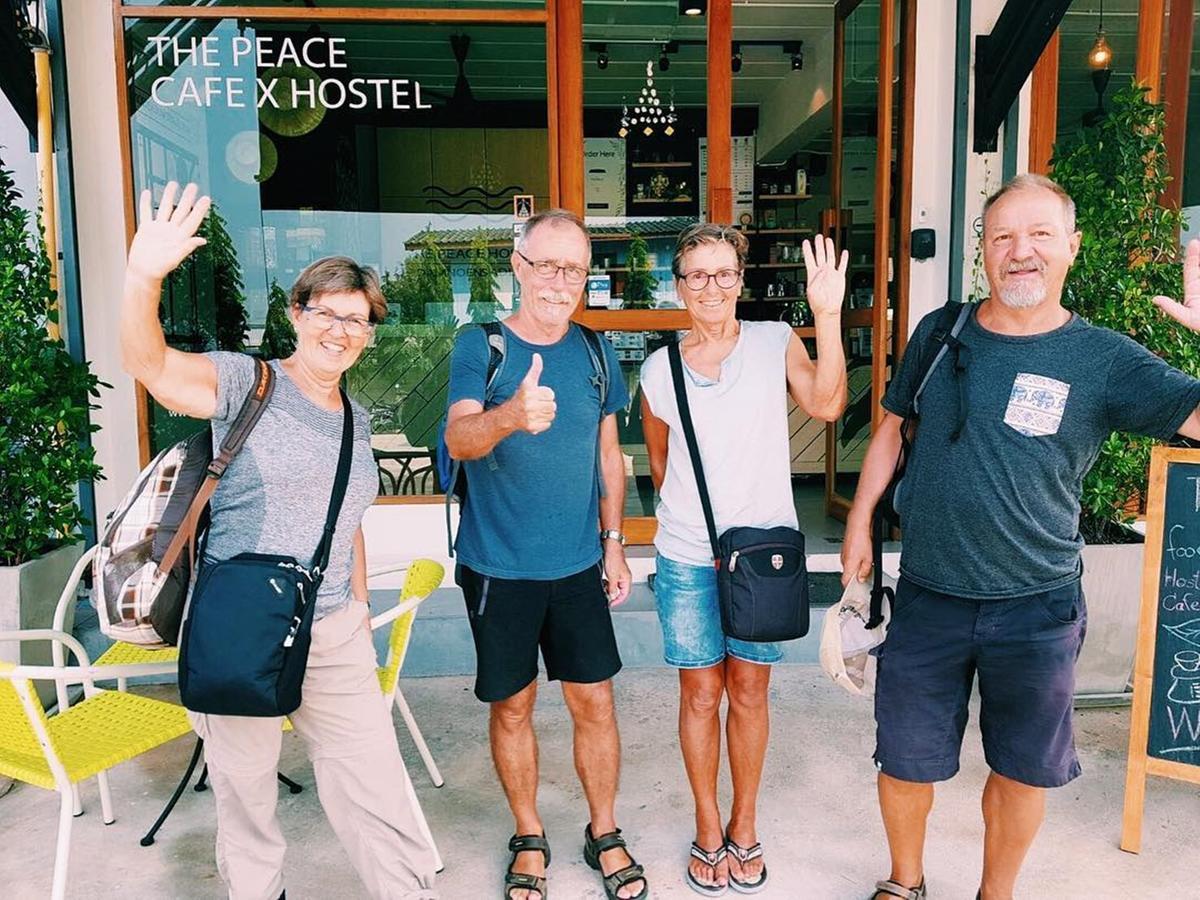 The Peace Hostel Damnoen Saduak Exterior photo